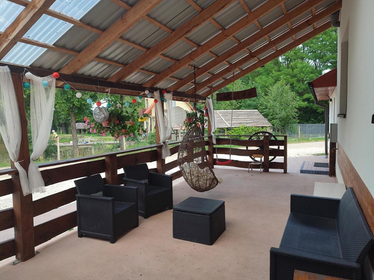Agrowczasy Nad Stawem Villa Gartatowice Exteriör bild
