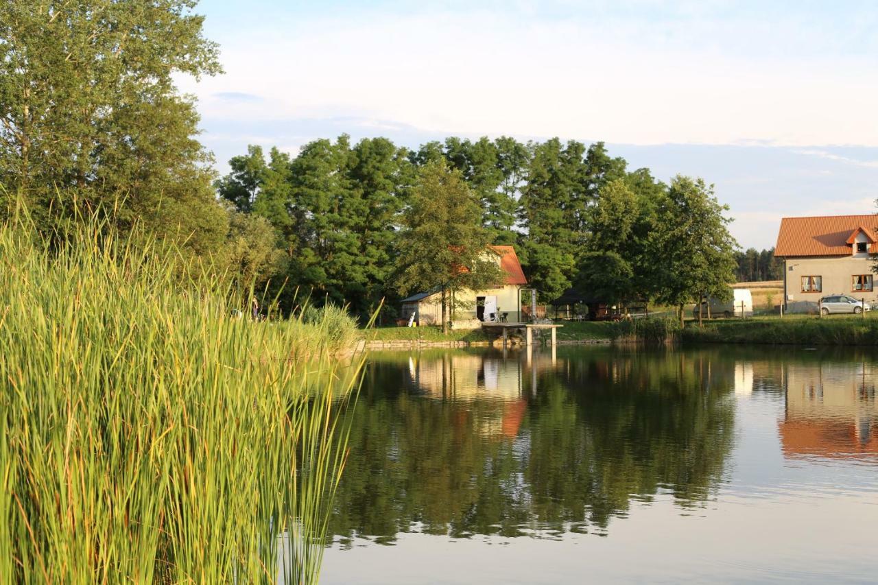 Agrowczasy Nad Stawem Villa Gartatowice Exteriör bild