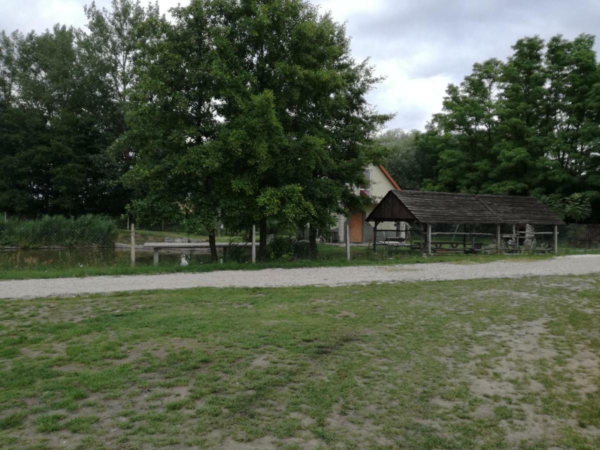 Agrowczasy Nad Stawem Villa Gartatowice Exteriör bild