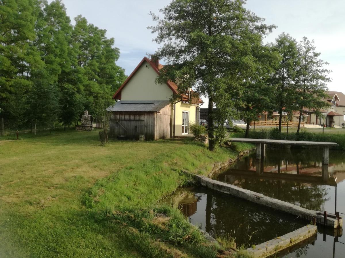 Agrowczasy Nad Stawem Villa Gartatowice Exteriör bild